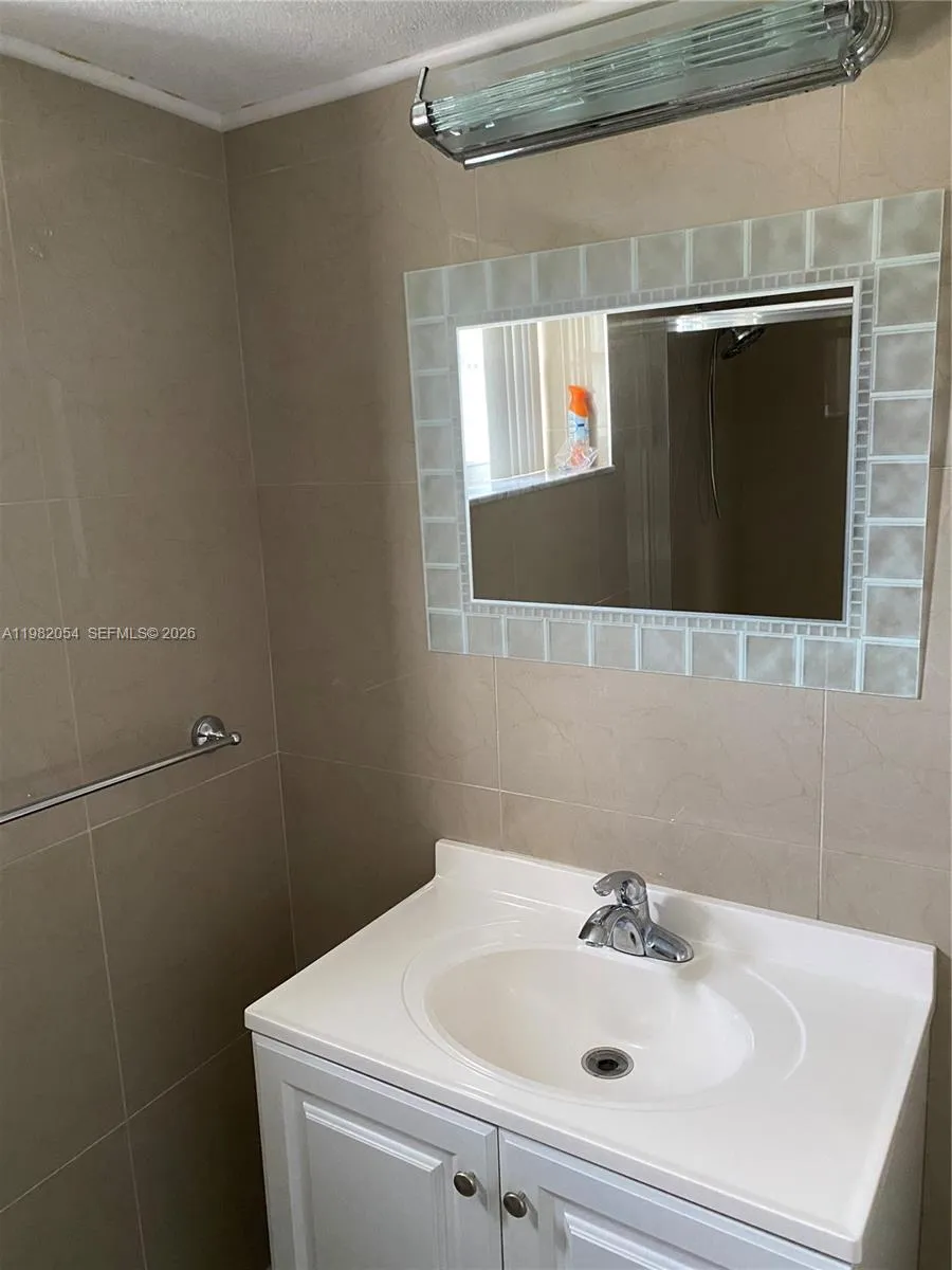 802 NE 26th Ave #802 Hallandale Beach, FL 33009