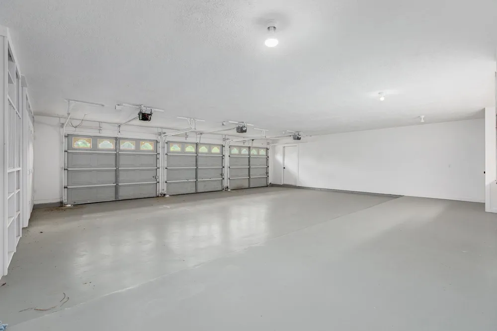 1331 County Road 2071 Hull, TX 77564