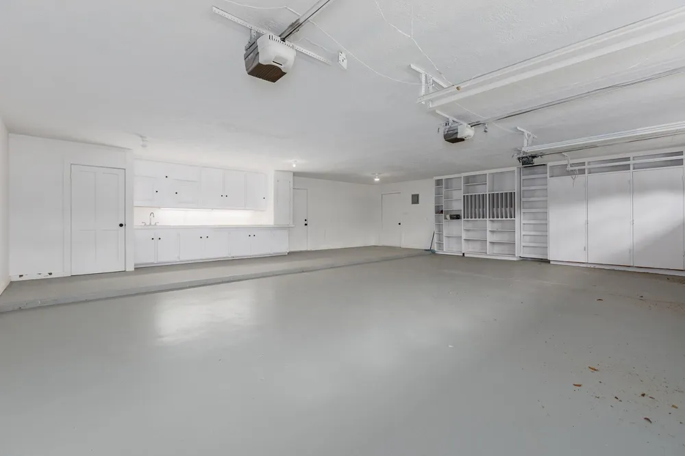 1331 County Road 2071 Hull, TX 77564