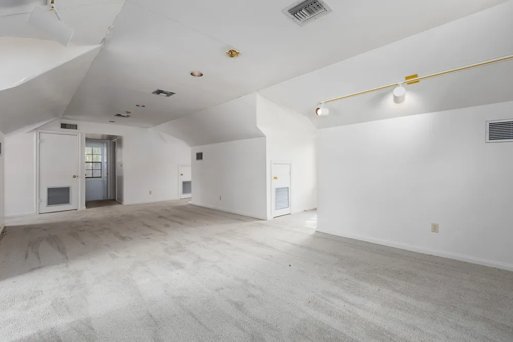 1331 County Road 2071 Hull, TX 77564