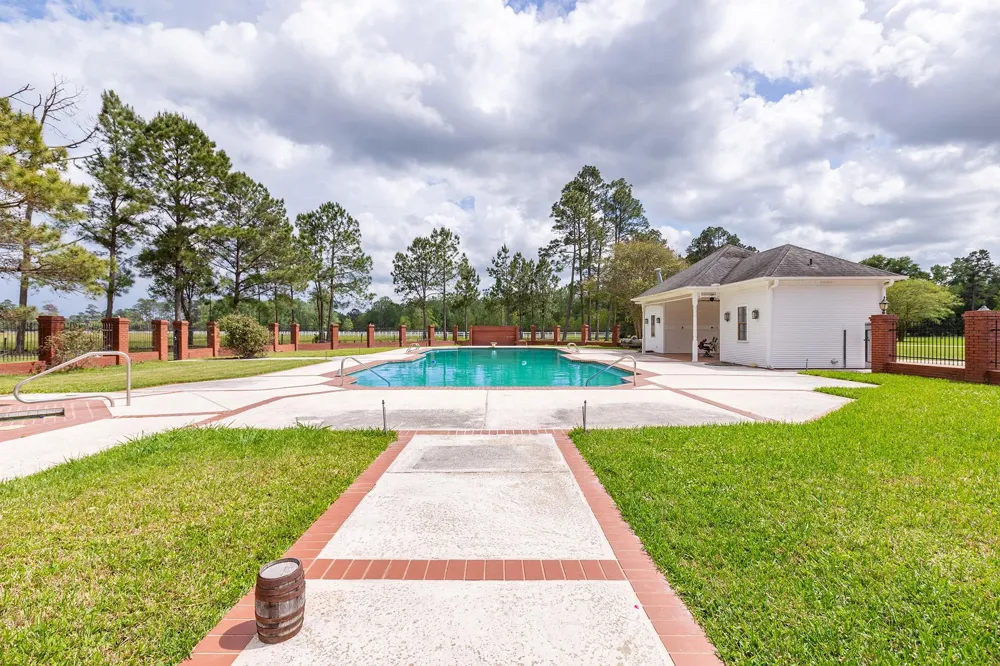 1331 County Road 2071 Hull, TX 77564