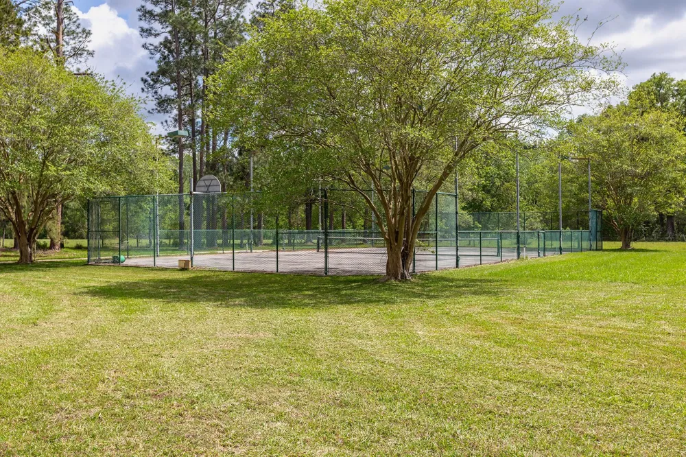 1331 County Road 2071 Hull, TX 77564