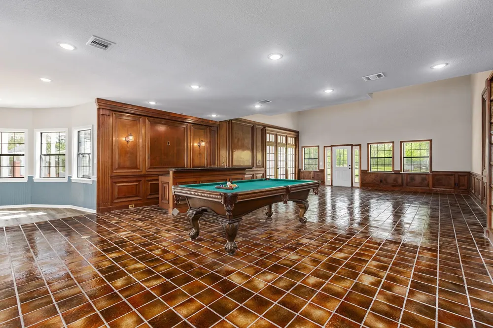 1331 County Road 2071 Hull, TX 77564