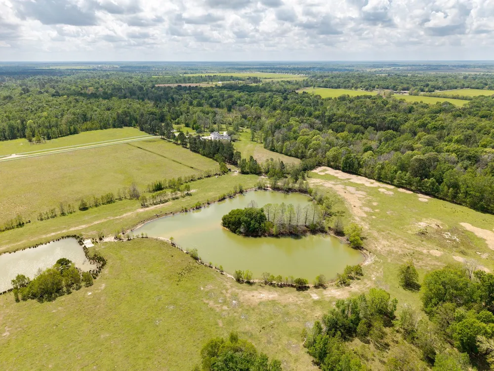 1331 County Road 2071 Hull, TX 77564