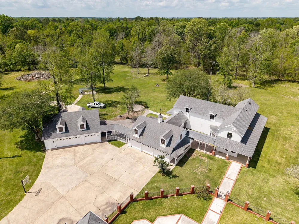 1331 County Road 2071 Hull, TX 77564