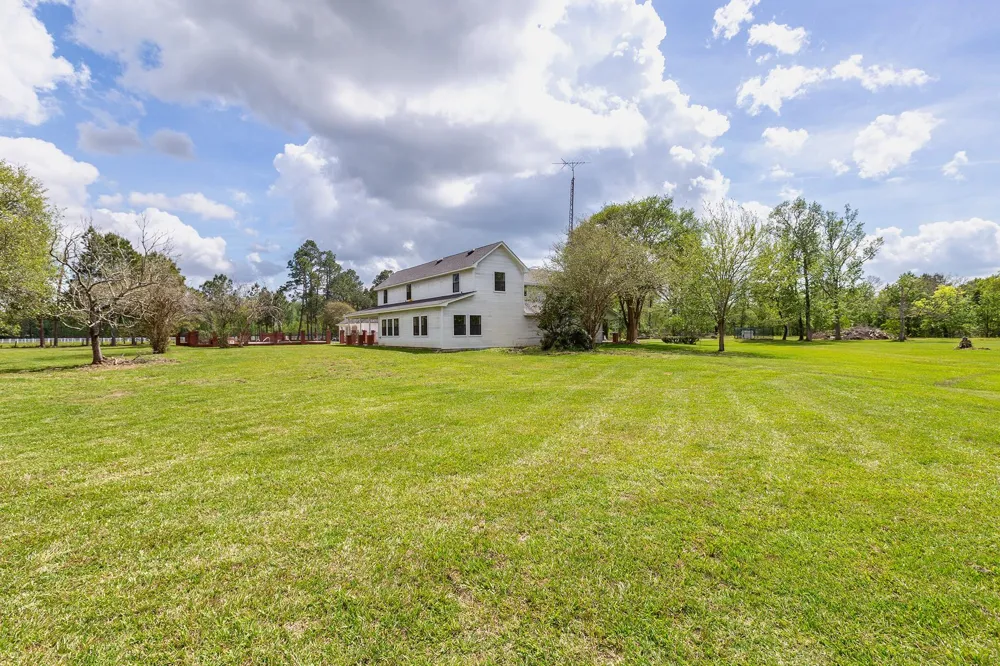 1331 County Road 2071 Hull, TX 77564