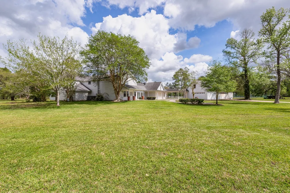 1331 County Road 2071 Hull, TX 77564