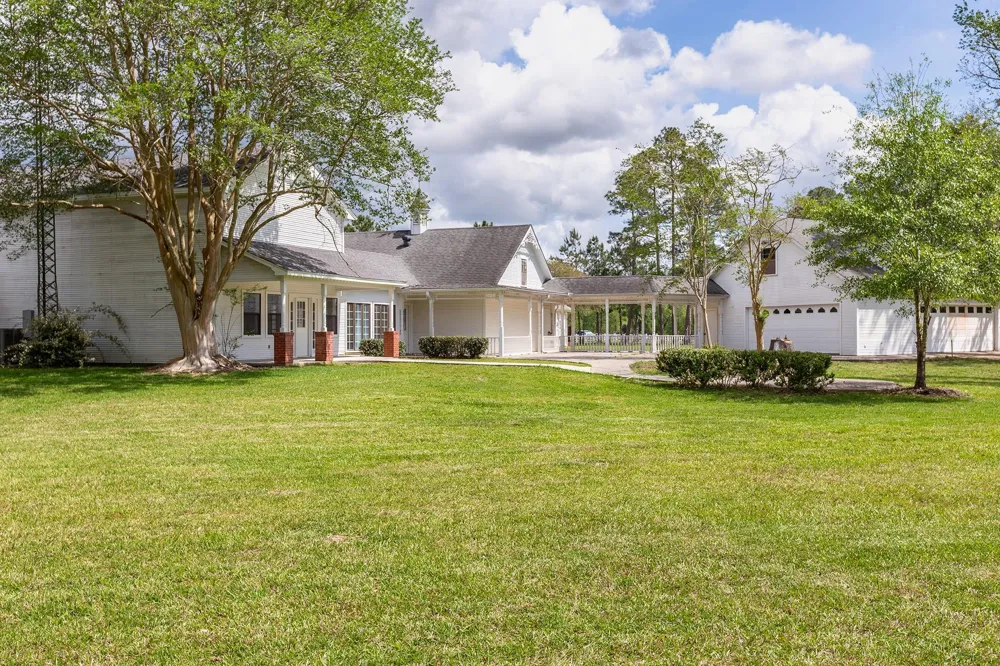 1331 County Road 2071 Hull, TX 77564