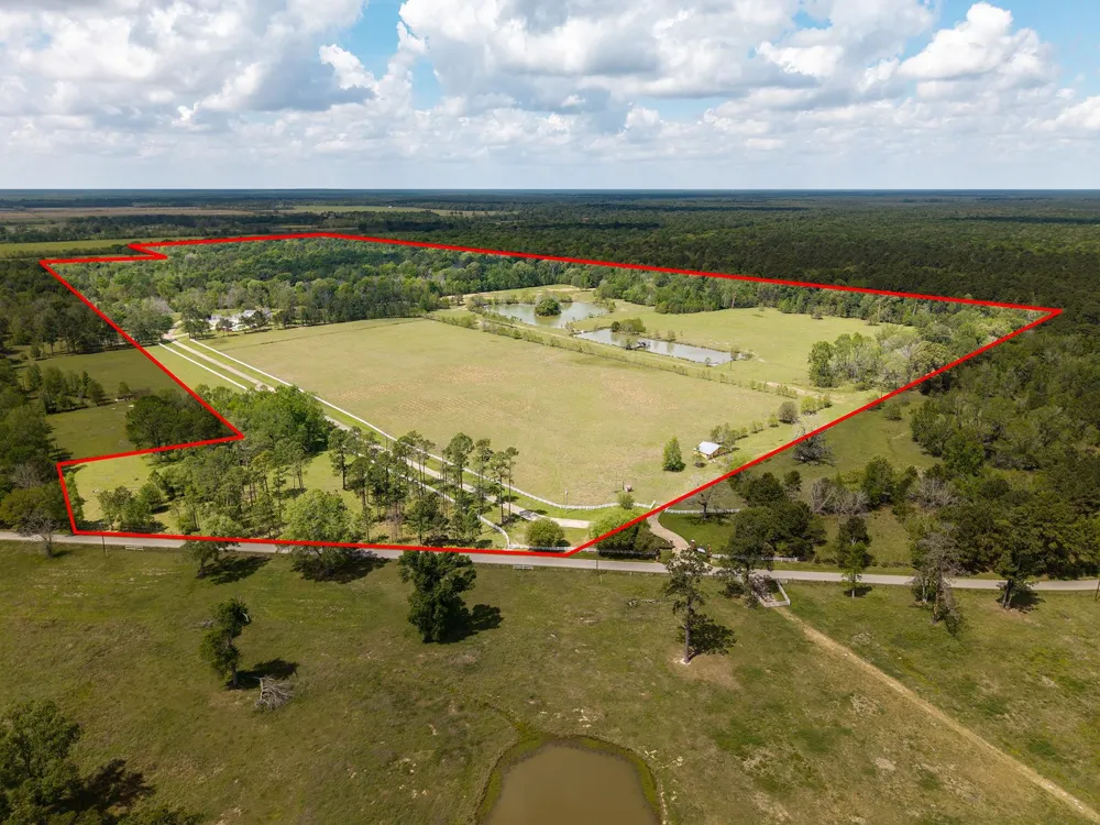 1331 County Road 2071 Hull, TX 77564