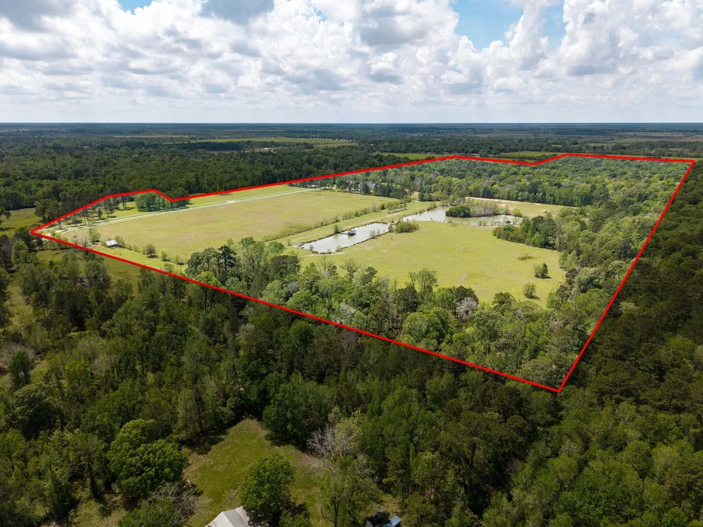 1331 County Road 2071 Hull, TX 77564