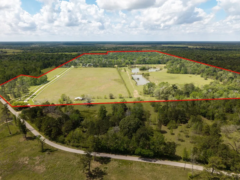 1331 County Road 2071 Hull, TX 77564