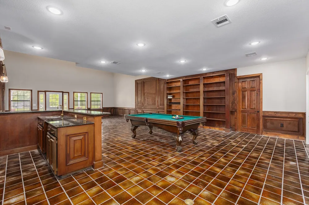 1331 County Road 2071 Hull, TX 77564
