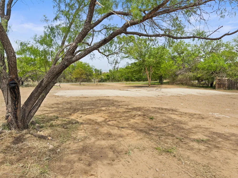 302 Seneca Drive Burnet, TX 78611
