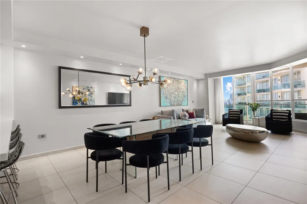 25 MUNOZ RIVERA #704 San Juan, PR 00901