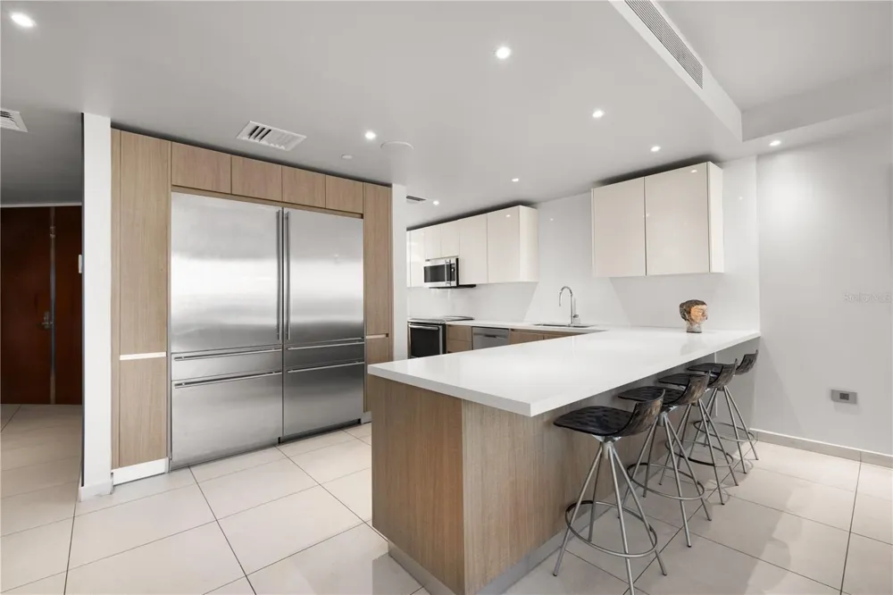 25 MUNOZ RIVERA #704 San Juan, PR 00901