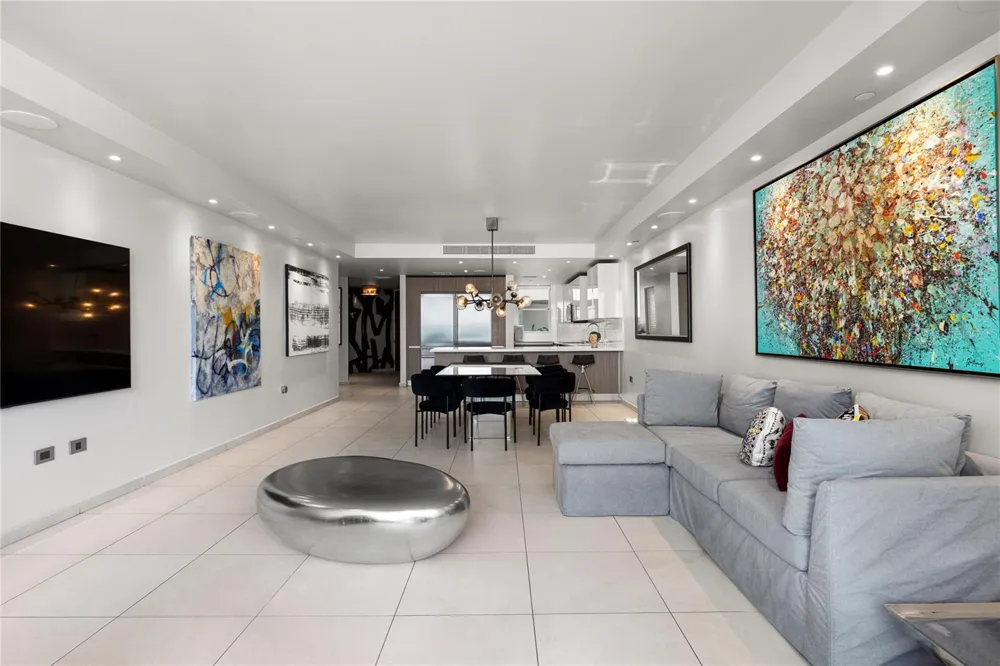 25 MUNOZ RIVERA #704 San Juan, PR 00901