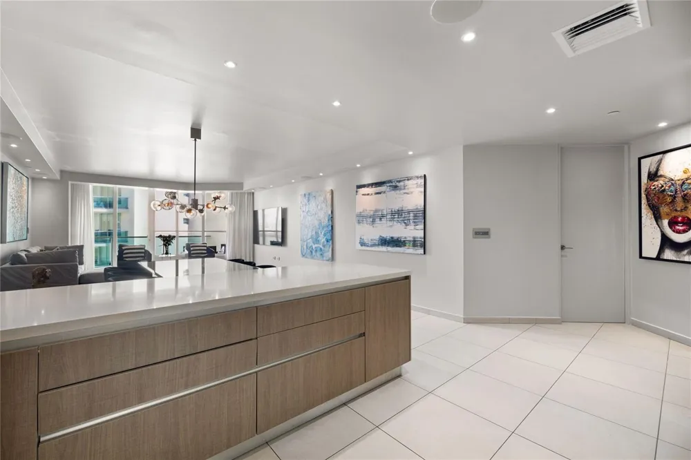 25 MUNOZ RIVERA #704 San Juan, PR 00901