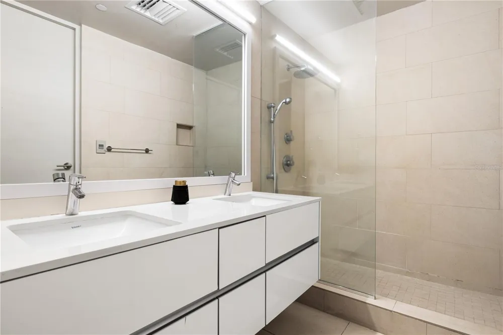 25 MUNOZ RIVERA #704 San Juan, PR 00901