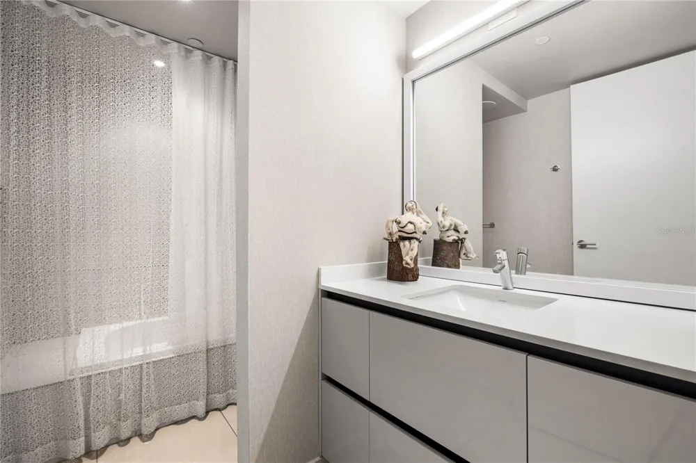 25 MUNOZ RIVERA #704 San Juan, PR 00901