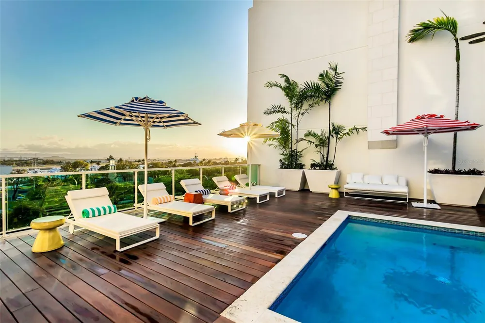 25 MUNOZ RIVERA #704 San Juan, PR 00901
