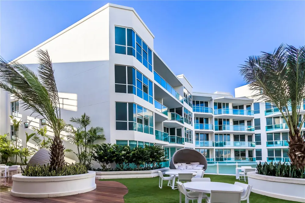 25 MUNOZ RIVERA #704 San Juan, PR 00901