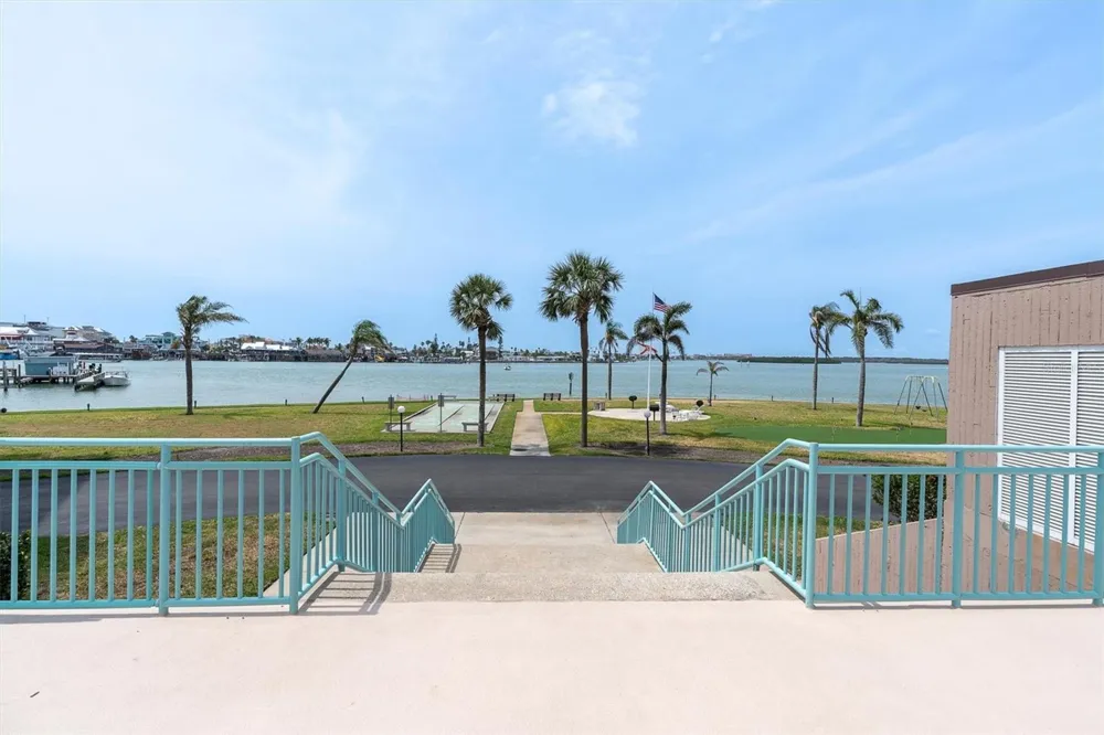 1 KEY CAPRI #102E Treasure Island, FL 33706