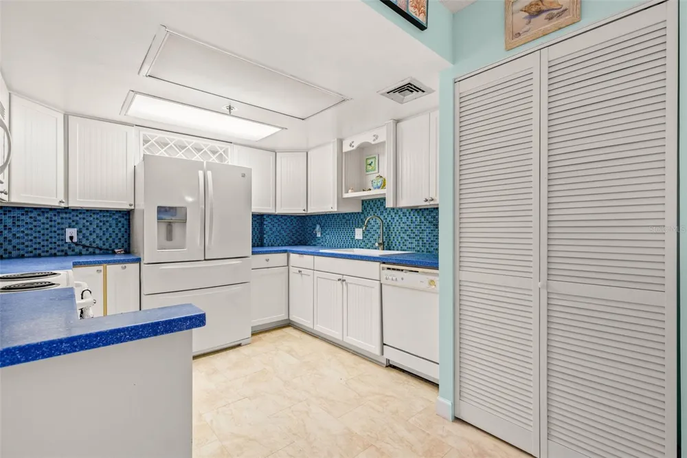 1 KEY CAPRI #102E Treasure Island, FL 33706