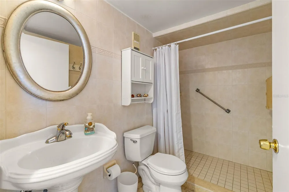 1 KEY CAPRI #102E Treasure Island, FL 33706