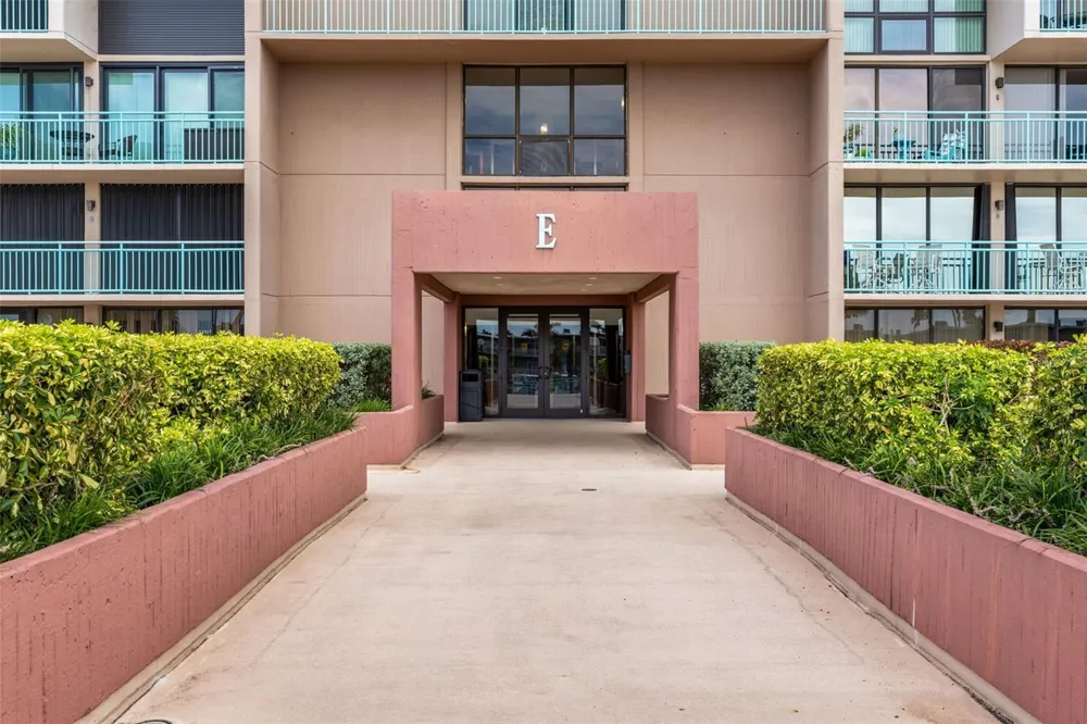 1 KEY CAPRI #102E Treasure Island, FL 33706