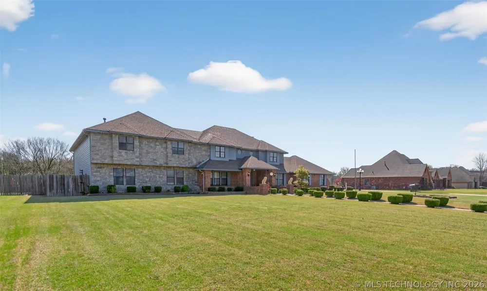 1606 NE Oakridge Drive Claremore, OK 74017