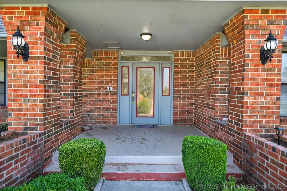 1606 NE Oakridge Drive Claremore, OK 74017