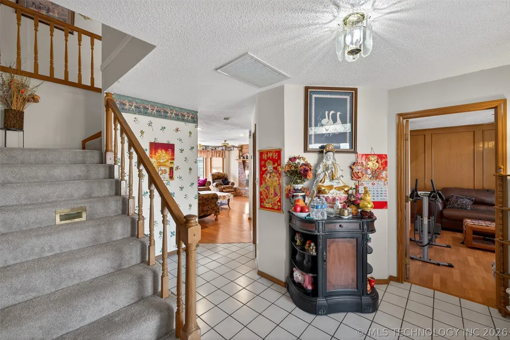 1606 NE Oakridge Drive Claremore, OK 74017