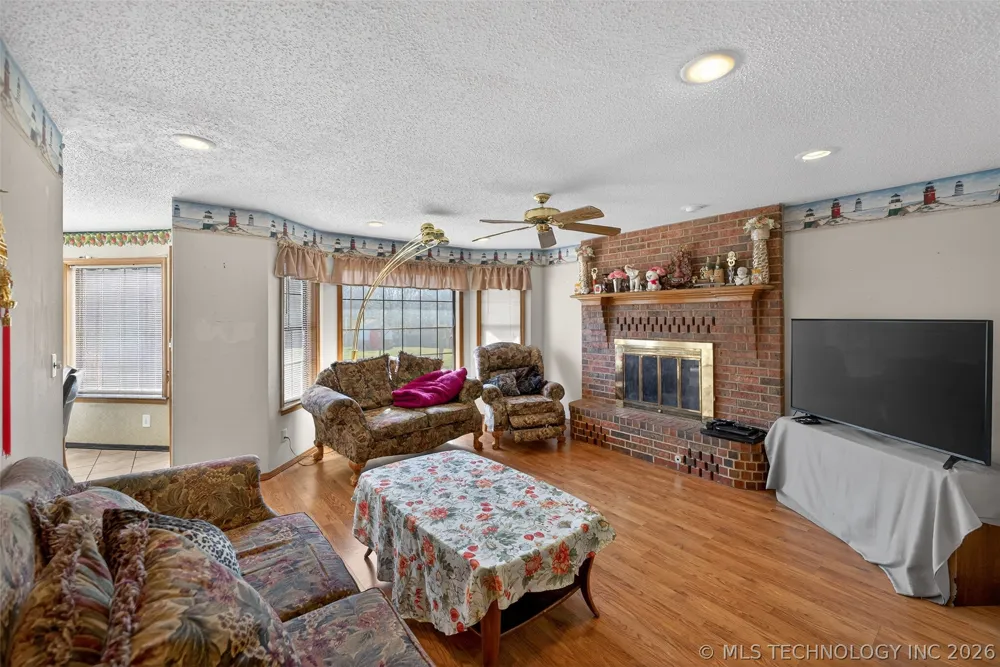 1606 NE Oakridge Drive Claremore, OK 74017