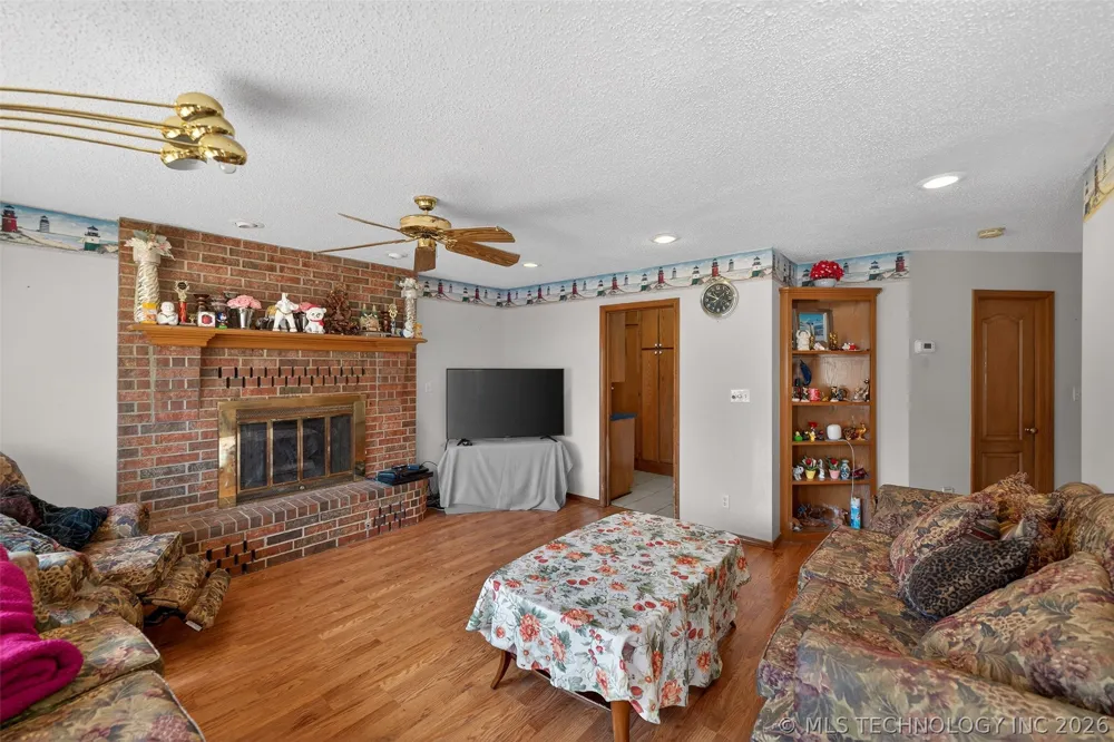 1606 NE Oakridge Drive Claremore, OK 74017