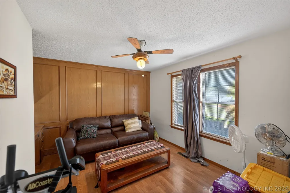 1606 NE Oakridge Drive Claremore, OK 74017