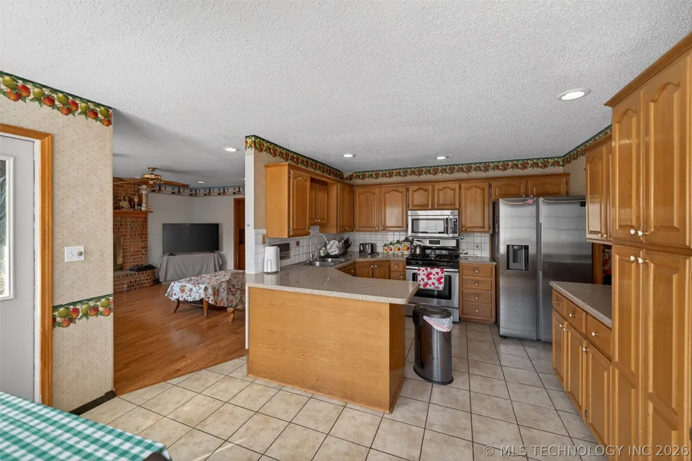1606 NE Oakridge Drive Claremore, OK 74017