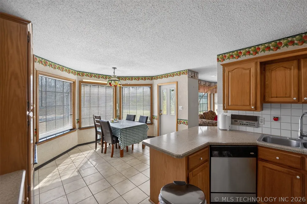 1606 NE Oakridge Drive Claremore, OK 74017