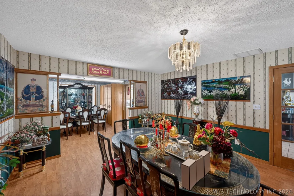 1606 NE Oakridge Drive Claremore, OK 74017