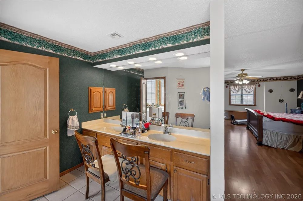 1606 NE Oakridge Drive Claremore, OK 74017