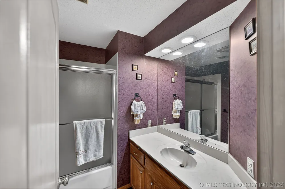 1606 NE Oakridge Drive Claremore, OK 74017