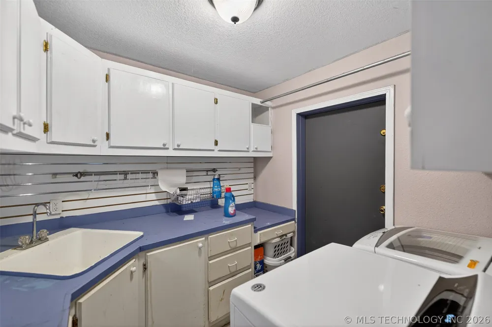 1606 NE Oakridge Drive Claremore, OK 74017