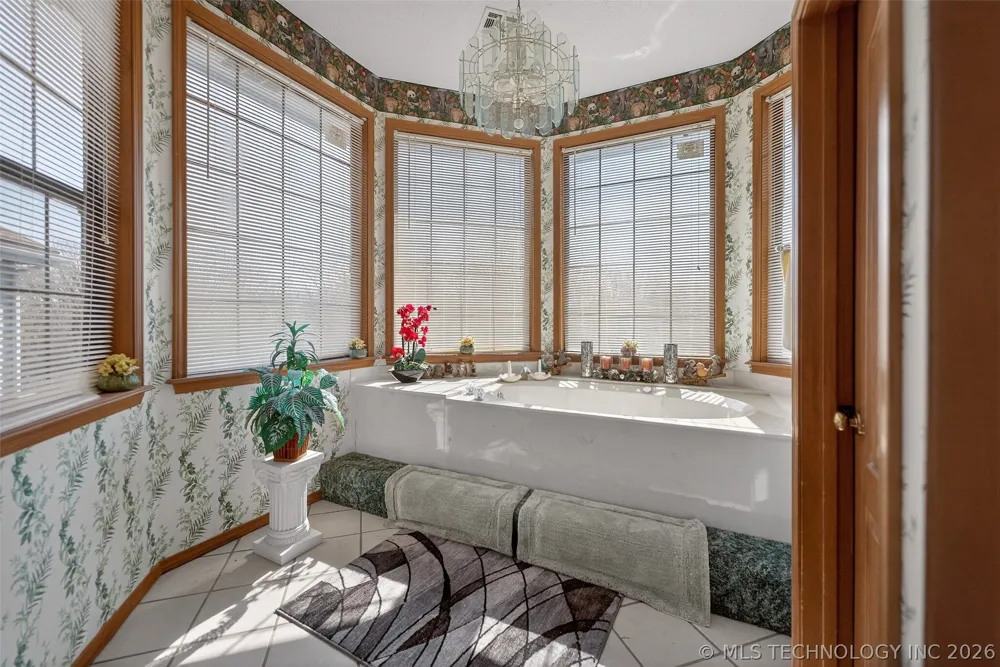 1606 NE Oakridge Drive Claremore, OK 74017