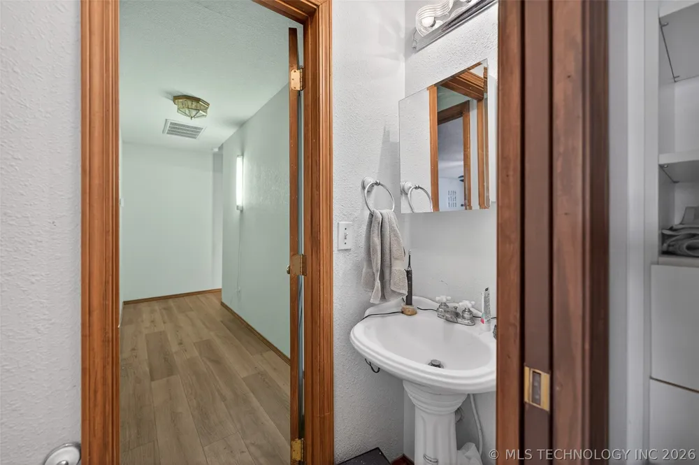 1606 NE Oakridge Drive Claremore, OK 74017