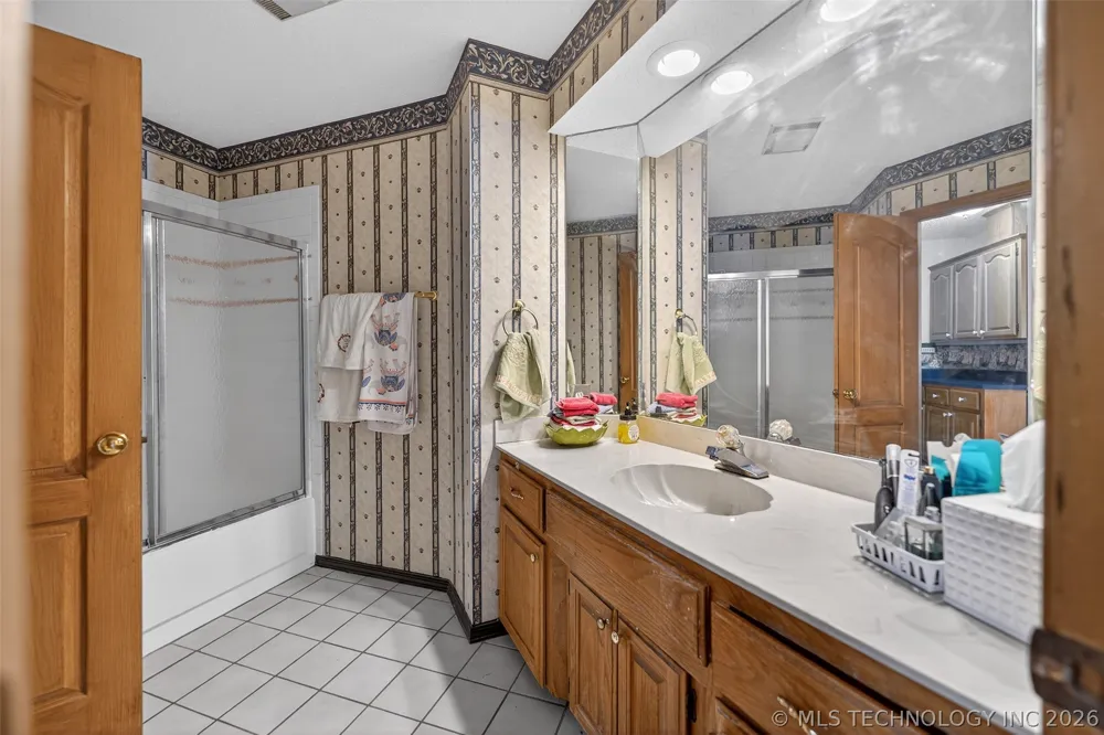 1606 NE Oakridge Drive Claremore, OK 74017