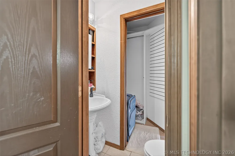 1606 NE Oakridge Drive Claremore, OK 74017