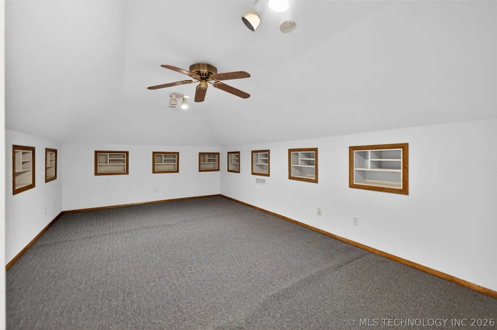 1606 NE Oakridge Drive Claremore, OK 74017