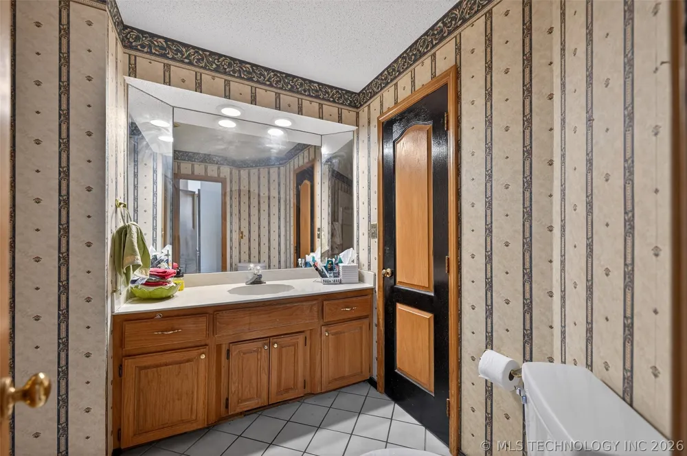 1606 NE Oakridge Drive Claremore, OK 74017