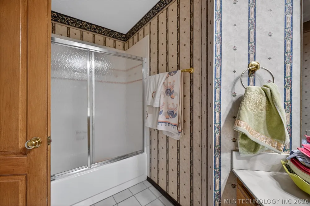 1606 NE Oakridge Drive Claremore, OK 74017
