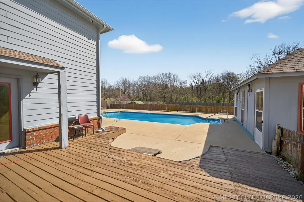 1606 NE Oakridge Drive Claremore, OK 74017