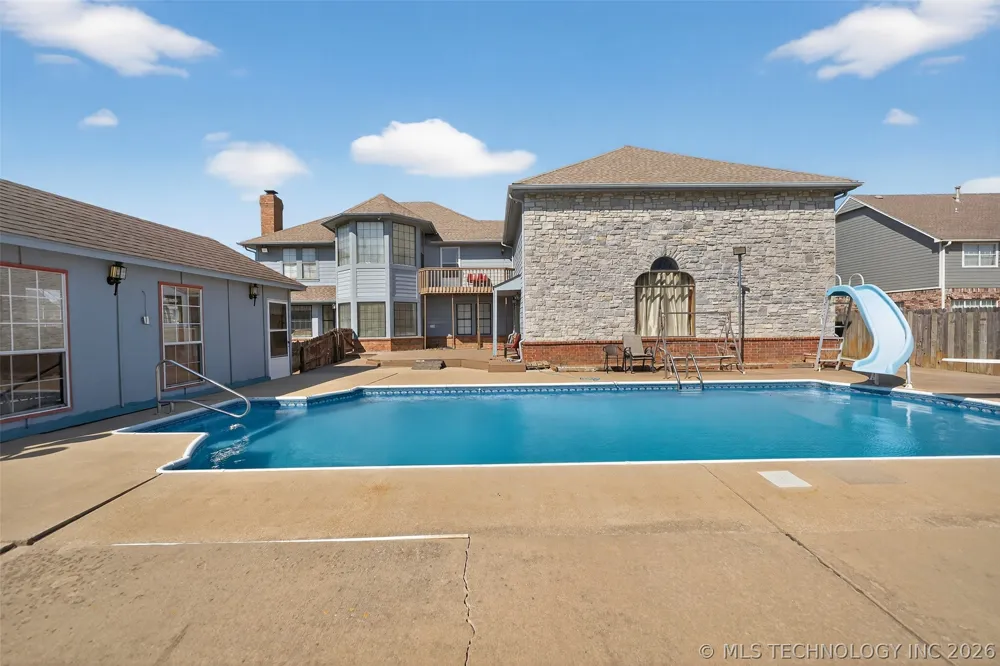 1606 NE Oakridge Drive Claremore, OK 74017